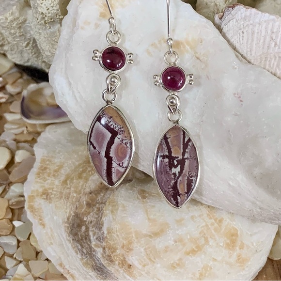 Sonoran Dendritic Rhyolite & Garnet Earrings - Picture 3 of 4